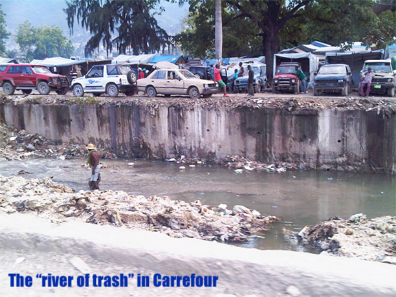 The river of trash near Carrefour